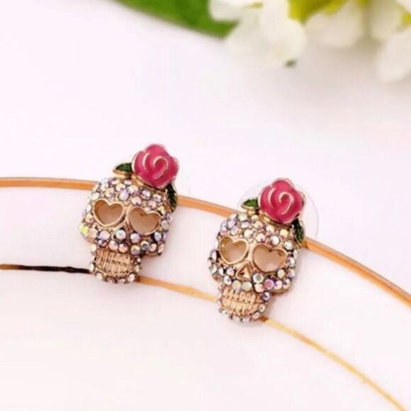 💲6️⃣ Bundled ✔️Gold Rhinestone Skull Earrings with Pink Rose - Picture 2 of 5